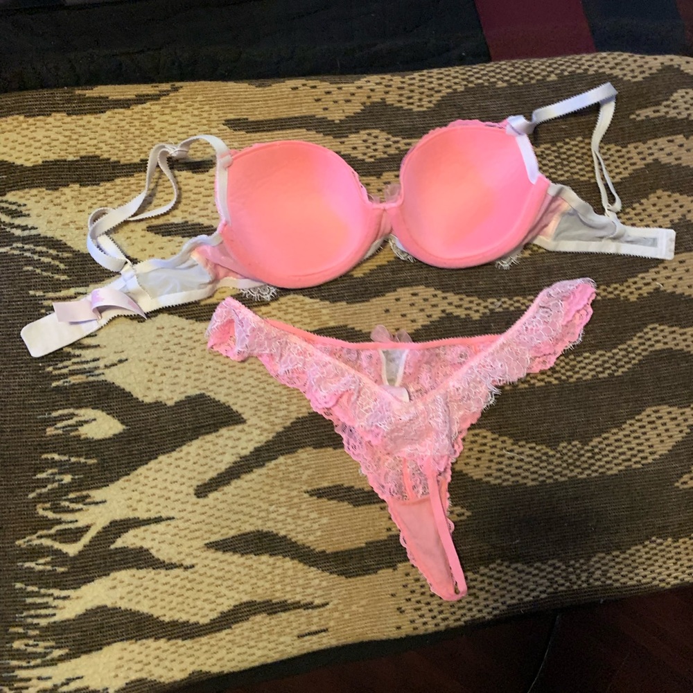 Victoria’s Secret Dream Angels 32 C with Thong M